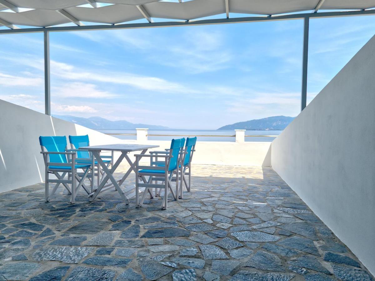 Epipleon Luxury Suites -102- Δωμάτιο 45Τμ Με Βεράντα 35Τμ Μπροστά Στη Θάλασσα Nafpaktos Exterior foto